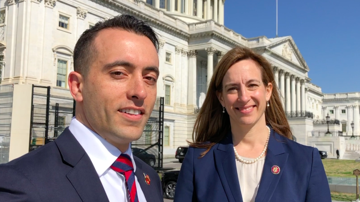 Congresswoman Sherrill and Woodland Park Police Lieutenant Erik Luker outside the Capitol before the Joint Meeting